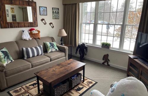 Hancock Appartement | Unique Yeti-Theme Ski On Off Suite Jiminy-Sleeps 4