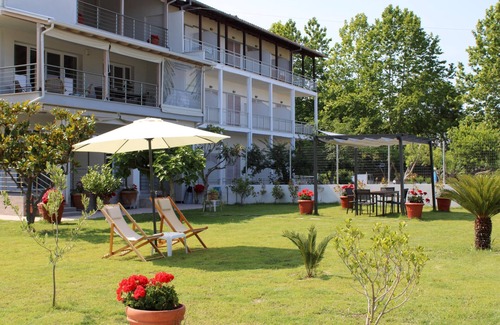 Skotina Appartement | Uniquely situated holiday flat, directly on the fine sandy beach, with far-reach