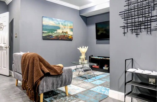 Southeast Maison | Uniquely Styled Private Suite