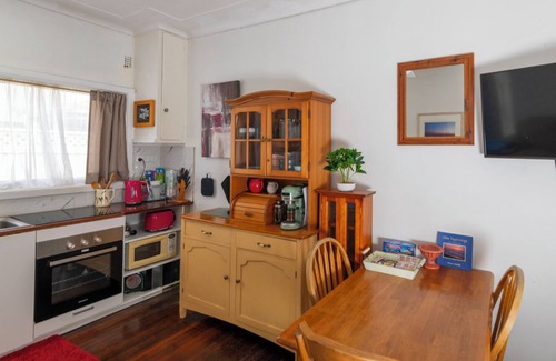 Cronulla Appartement | A welcoming and cosy unit that is near Wanda beach and Cronulla Golf Course