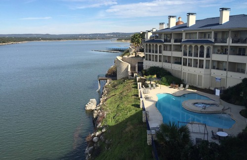 Lago Vista Copropriété | UNITÉ 1101 EAU vue sur le lac PRINCIPAL ET PISCINE NORD BELLE