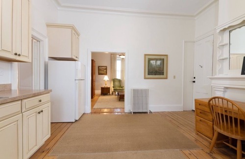 Fifth Ward Appartement | Unité 2, 1er étage 1 Bdrm, Walk to Mansions & Beach