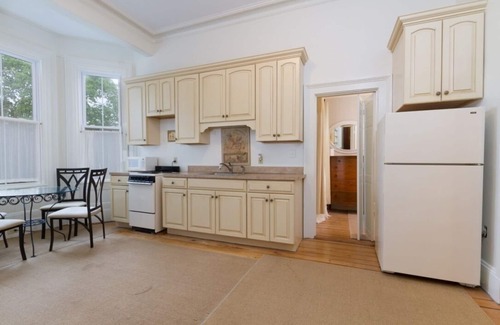 Fifth Ward Appartement | Unité 2, 1er étage 1 Bdrm, Walk to Mansions & Beach