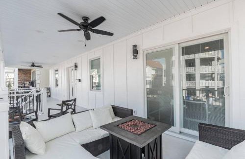 Ventnor City Maison | Unit 2 Beach block Sleeps 20 Ocean Views