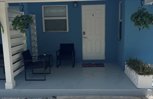 Lake Worth Appartement | Unit B - Freshly Remodeled 1/1-Close to everything!
