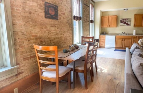 Westown Appartement | Unit C- New Big 2 King Bedroom Condo by FiservForum/3rd St