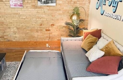 Westown Appartement | Unit C- New Big 2 King Bedroom Condo by FiservForum/3rd St