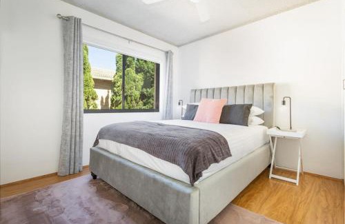 Neutral Bay Appartement | Unit With Balcony, Backyard and Parking Near Shops