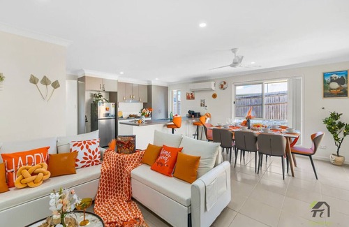 Pimpama Maison | Universal Movie World -Close to Everything