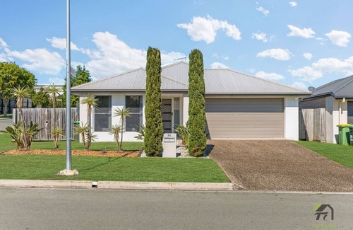 Pimpama Maison | Universal Movie World -Close to Everything