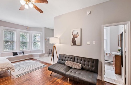 Spruce Hill Appartement | University City, Chic Studio Apartment by A.C.T.