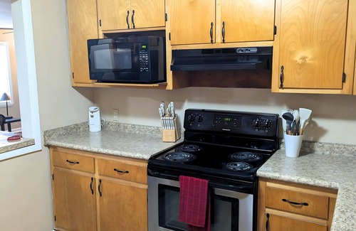 Tallahassee Maison | FSU Family & Friends House, 4 bedrooms,2 bathrooms, sleeps 12, 2 blocks from FSU