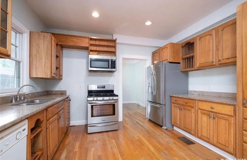 Duckpond Maison | University House - 8 Bedrooms - Walk to UF / Stadium