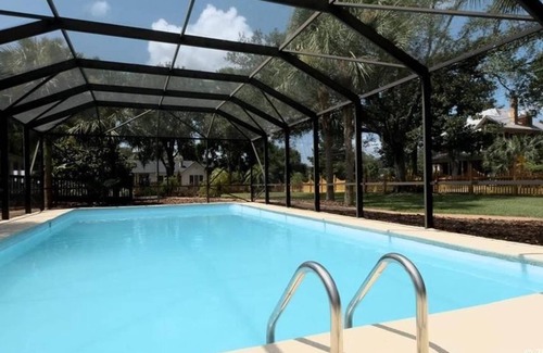 Duckpond Maison | University House - 8 Bedrooms - Walk to UF / Stadium