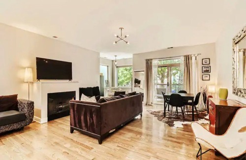 Woodlawn Hôtel | University of Chicago Condo-Upgraded and Spacious w/Parking