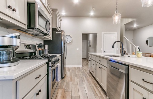 Wheatland Maison | Unleash Your Family’s Next Adventure: Stunning 4 Bed in Yukon!