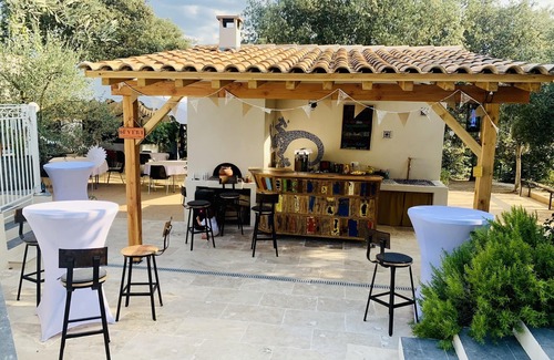Caremeau Maison | Villa sans vis-à-vis piscine cuisine d'été salle de sport