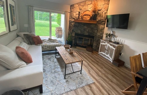 Union Dale Maison | Unplug and Relax and swim at newly remodeled 2 bedroom townhouse