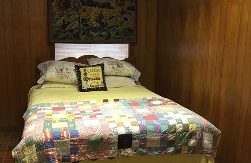 Oakwood Maison | Desenchúfelo en una casa de la década de los 70's de 4BR-3BA 5400 pies cuadrados en un rancho de ganado en funcionamiento