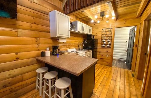 Lindside Maison | Unplugged Retreat-Yellowstone Cabin at Rock Springs