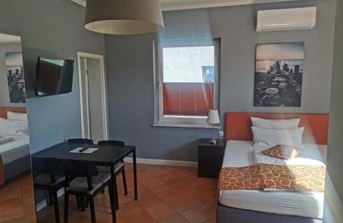 Bramow Appartement | Unterwegs ins Apartmenthaus ehemalige Apartmenthaus Unterwegs