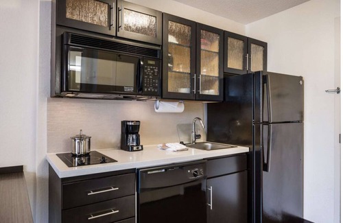 Nassau Bay Hôtel | Unwind and Discover Houston! Two 1BR Pet-Friendly Suites With Kitchen!