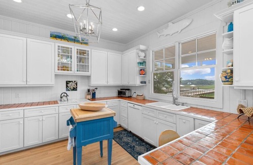 Pawleys Island Maison | Unwind and Indulge at Five Stars Beach Home