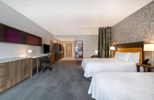 Centennial Hills Hôtel | Unwind and Indulge In Our Oasis! 2 Modern Units, Free Breakfast, Kitchen!