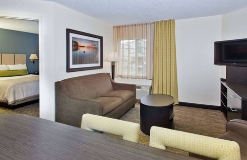 Horsham Maison | Unwind and Recharge! 2 Comfortable Units, Kitchen, Pet-friendly Property