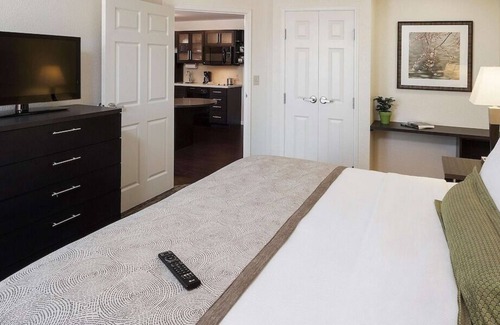 Horsham Maison | Unwind and Recharge! 2 Comfortable Units, Kitchen, Pet-friendly Property