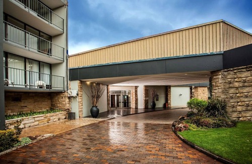Maseru Appartement | Unwind and Relax in Maseru! Garden View, Outdoor Swimming Pool, Free Parking!