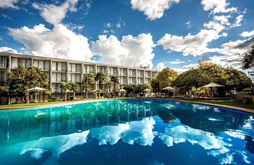 Maseru Appartement | Unwind and Relax in Maseru! Garden View, Outdoor Swimming Pool, Free Parking!