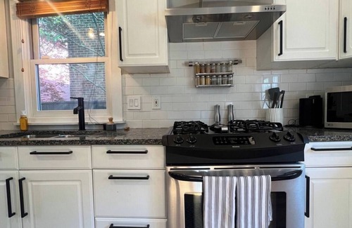 German Village Maison | Unwind and relax in this picturesque German Village hideaway.
