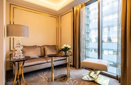 Portsoken Hôtel | Unwind in Central London! Ancient City Wall Views—Minutes to Tower Bridge