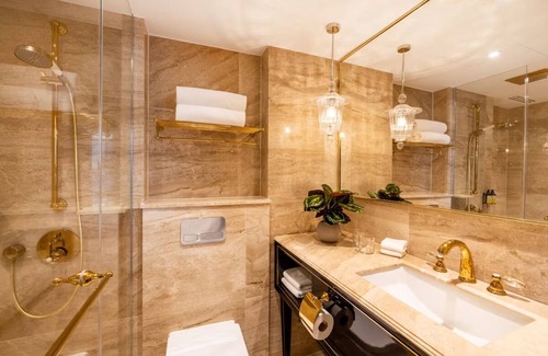 Portsoken Hôtel | Unwind in Central London! Ancient City Wall Views—Minutes to Tower Bridge