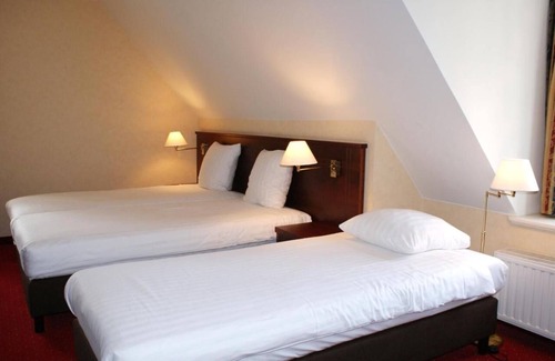 Sluis Hôtel | Unwind in Room Near Scenic Het Zwin for Adventure Lovers - 4 Units