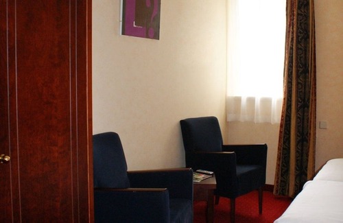 Sluis Hôtel | Unwind in Room Near Scenic Het Zwin for Adventure Lovers - 4 Units