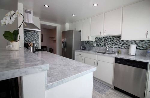 Woodland Hills Copropriété | Unwind in Style, Modern, Secure & Centrally Located