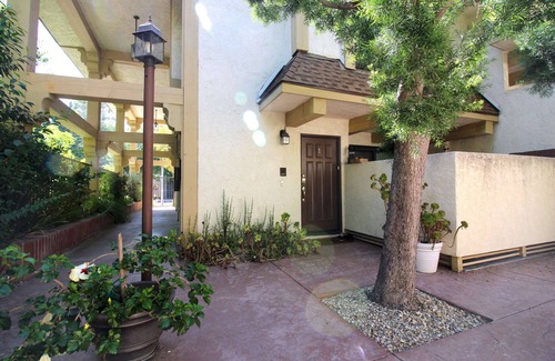 Woodland Hills Copropriété | Unwind in Style, Modern, Secure & Centrally Located