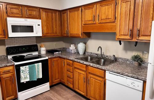 Paw Creek Maison | Unwind in Tranquil Style - Spacious 3-Bed Haven