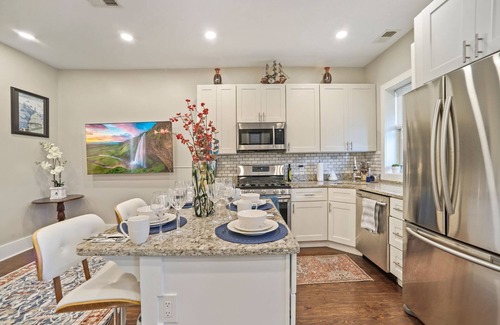 Northeast Appartement | Unwind in Tranquility: Blocks from Capitol Hill and H Street Corridor Retreat