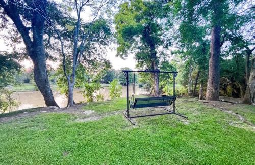 Lafayette Maison | Unwind & Relax at Azalea Cottage on Bayou