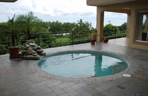 Dominical Appartement | Up Close Ocean View W / Pool-Plage 600 Ft Away- 2e étage studio
