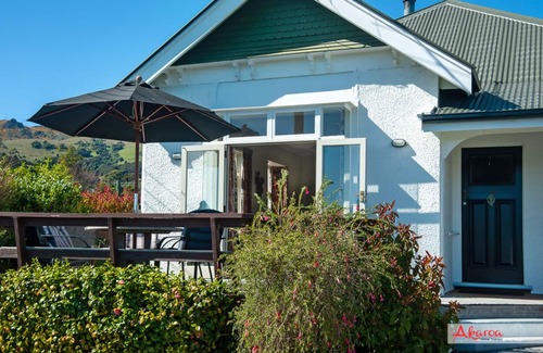 Akaroa Maison | En haut de la plage sur Smith avec amarre disponible