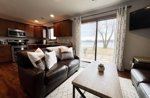 Audubon Maison | Modern Lake House with Stunning Views Sleeps 12