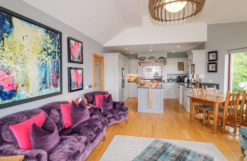 Downings Maison | Up The Hill