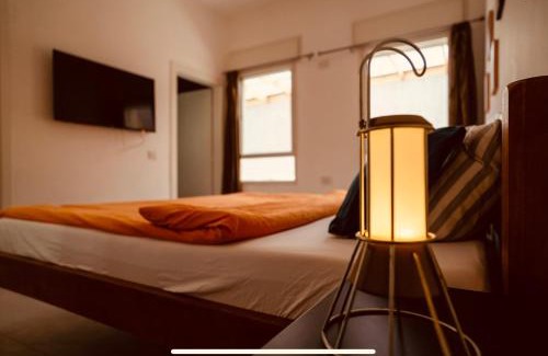 Gesher Maison | Up the Hill