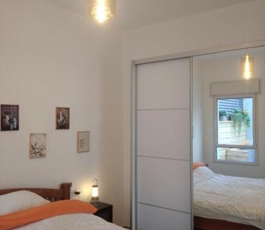 Gesher Maison | Up the Hill