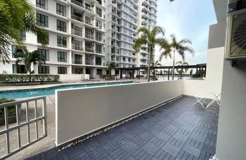 Taman Bukit Mewah Appartement | Up to 6 Pax, Next to Paradigm mall JB with Big Patio & Pool Access