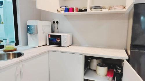 Taman Bukit Mewah Appartement | Up to 6 Pax, Next to Paradigm mall JB with Big Patio & Pool Access